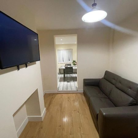 Big 3 Bedroom London House With 2 Bathroom Plumstead  Exteriér fotografie
