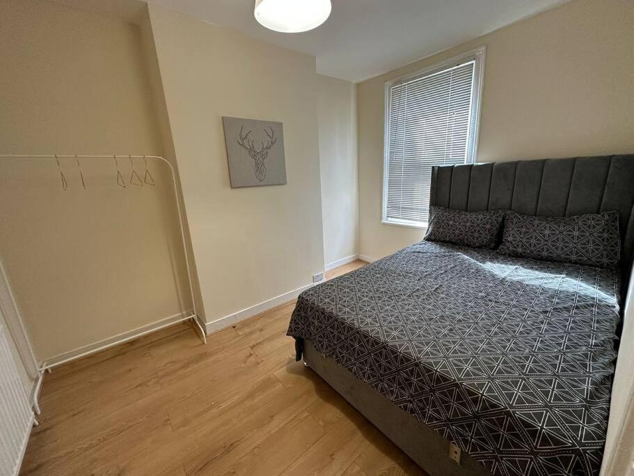 Big 3 Bedroom London House With 2 Bathroom Plumstead  Exteriér fotografie