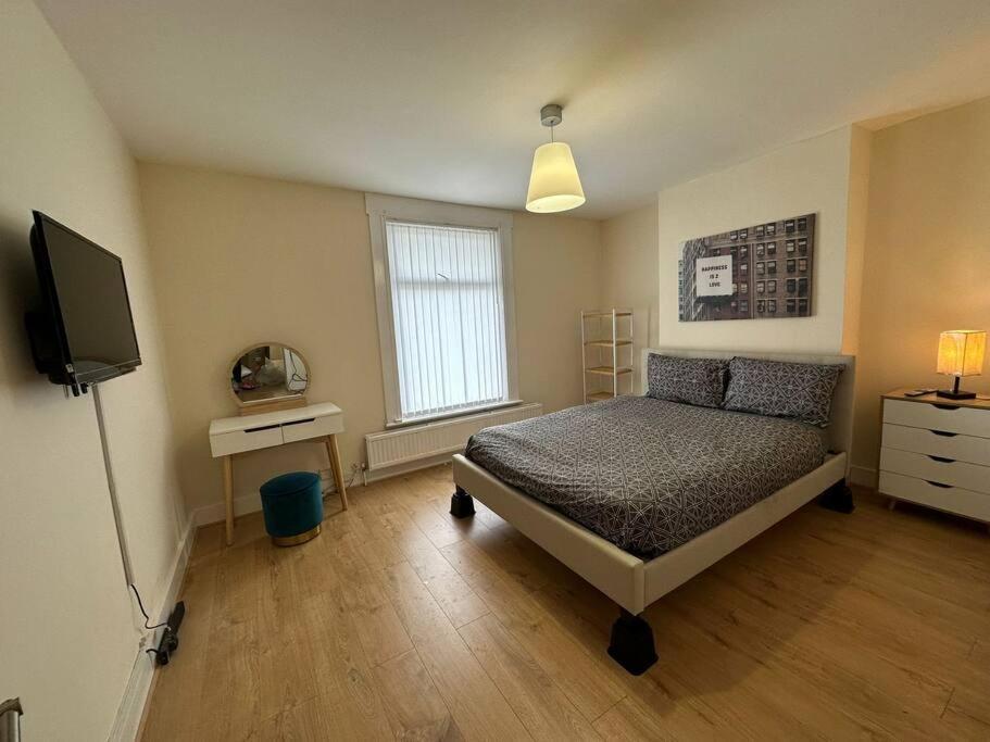 Big 3 Bedroom London House With 2 Bathroom Plumstead  Exteriér fotografie