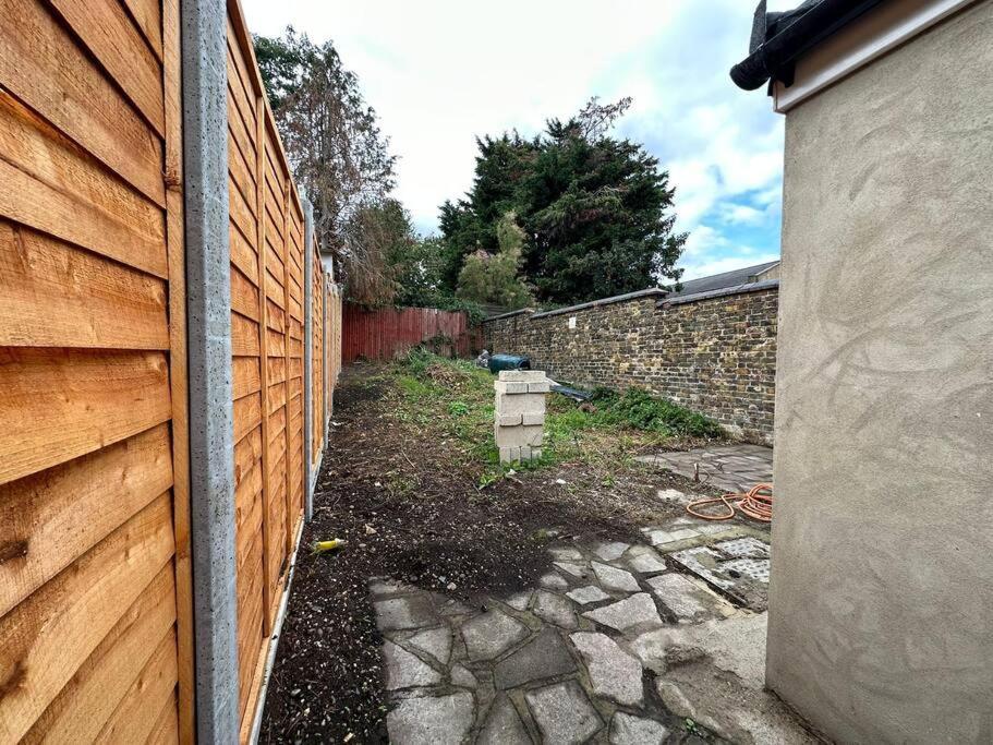 Big 3 Bedroom London House With 2 Bathroom Plumstead  Exteriér fotografie