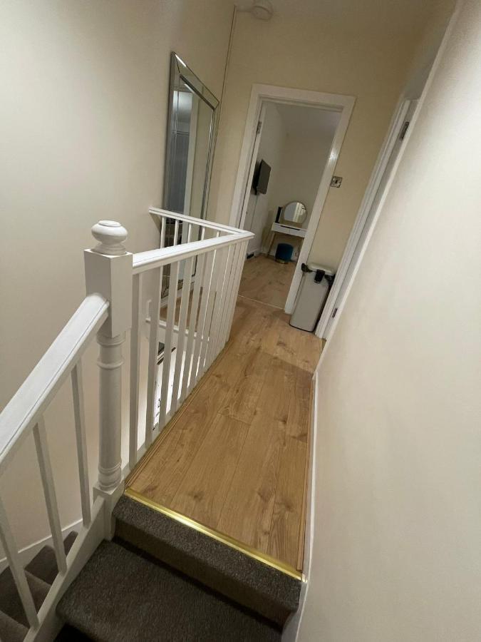 Big 3 Bedroom London House With 2 Bathroom Plumstead  Exteriér fotografie