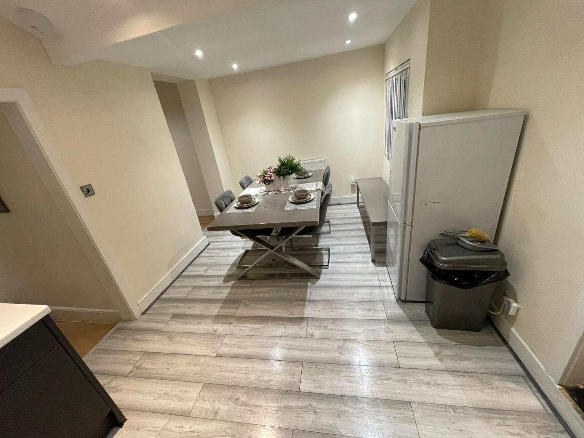 Big 3 Bedroom London House With 2 Bathroom Plumstead  Exteriér fotografie