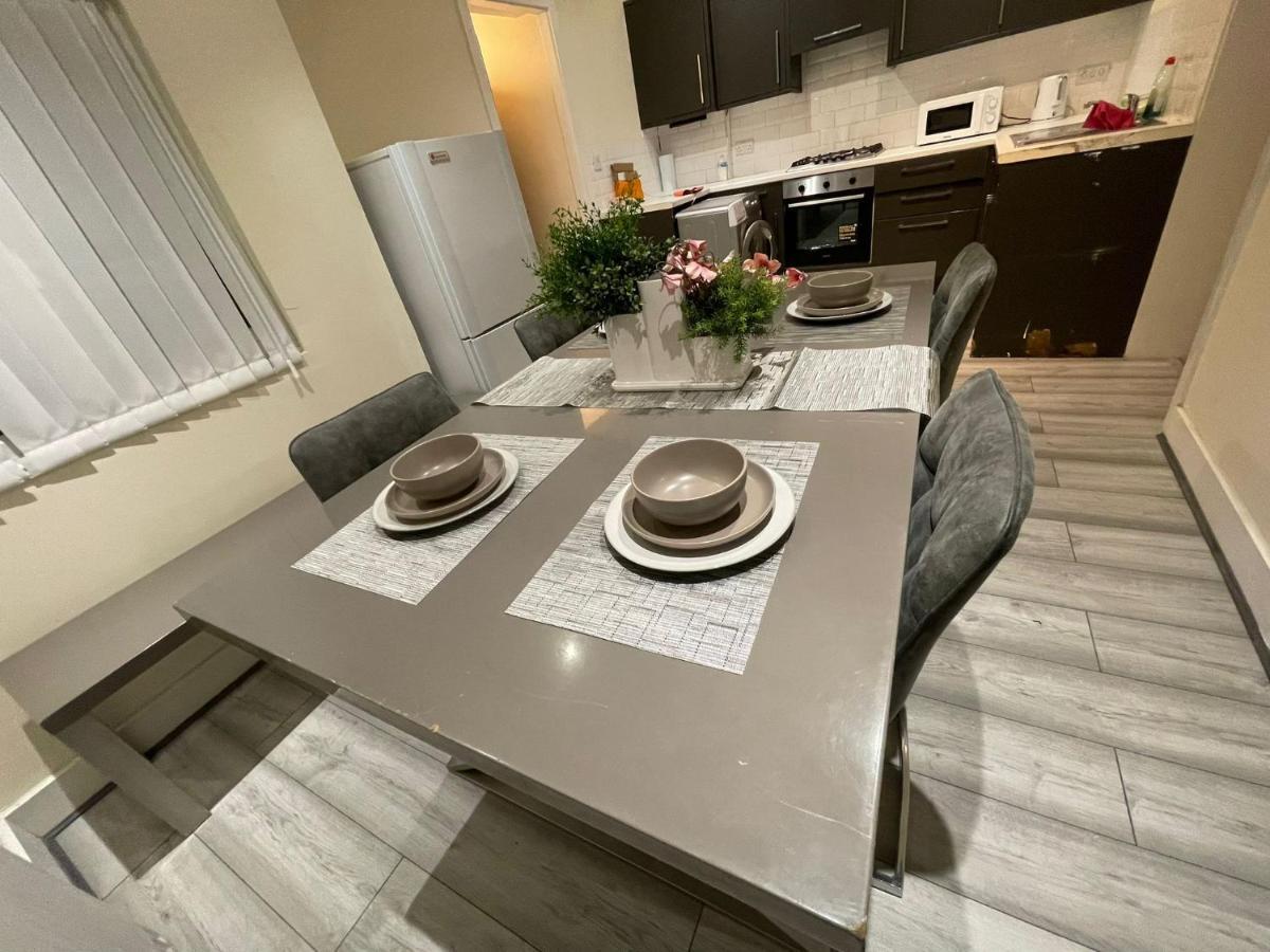 Big 3 Bedroom London House With 2 Bathroom Plumstead  Exteriér fotografie