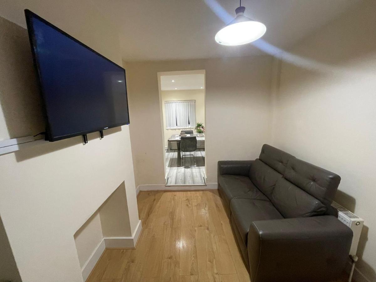 Big 3 Bedroom London House With 2 Bathroom Plumstead  Exteriér fotografie