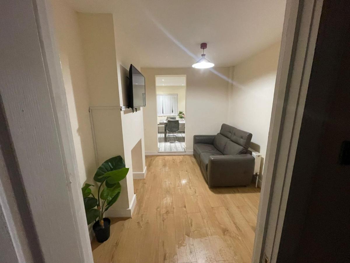 Big 3 Bedroom London House With 2 Bathroom Plumstead  Exteriér fotografie
