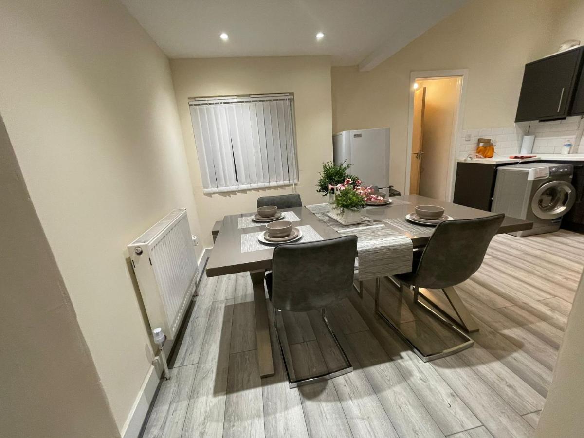 Big 3 Bedroom London House With 2 Bathroom Plumstead  Exteriér fotografie